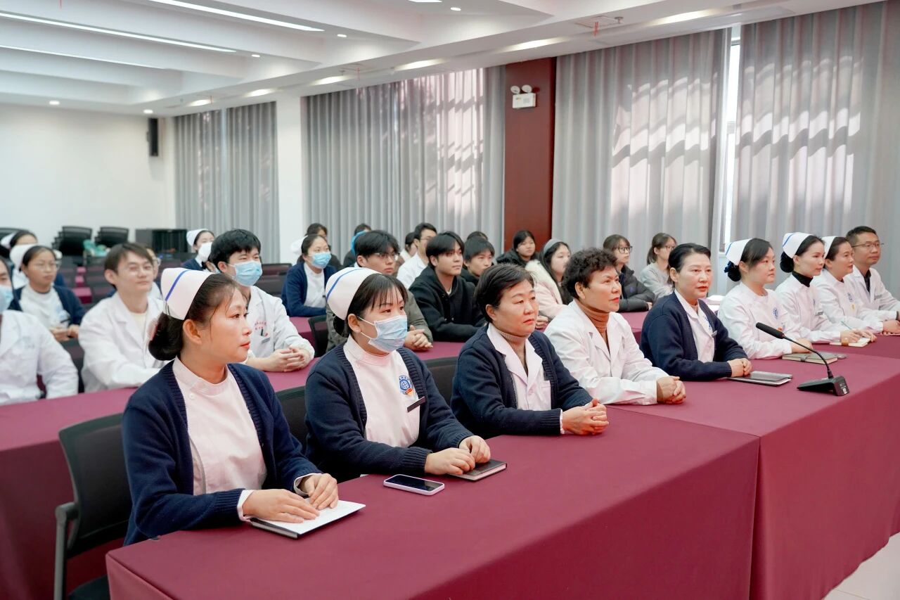 以荣誉为帆 启职业新程&mdash;&mdash;华安脑科医院举行2025级实习生表彰大会